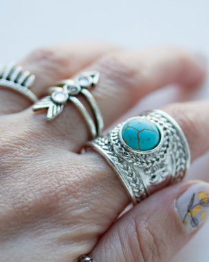 Ασημένιο μποέμ δαχτυλίδι με τυρκουάζ πέτρα.