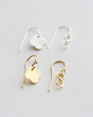 Boucles d'oreilles pendantes trèfle plaqué or