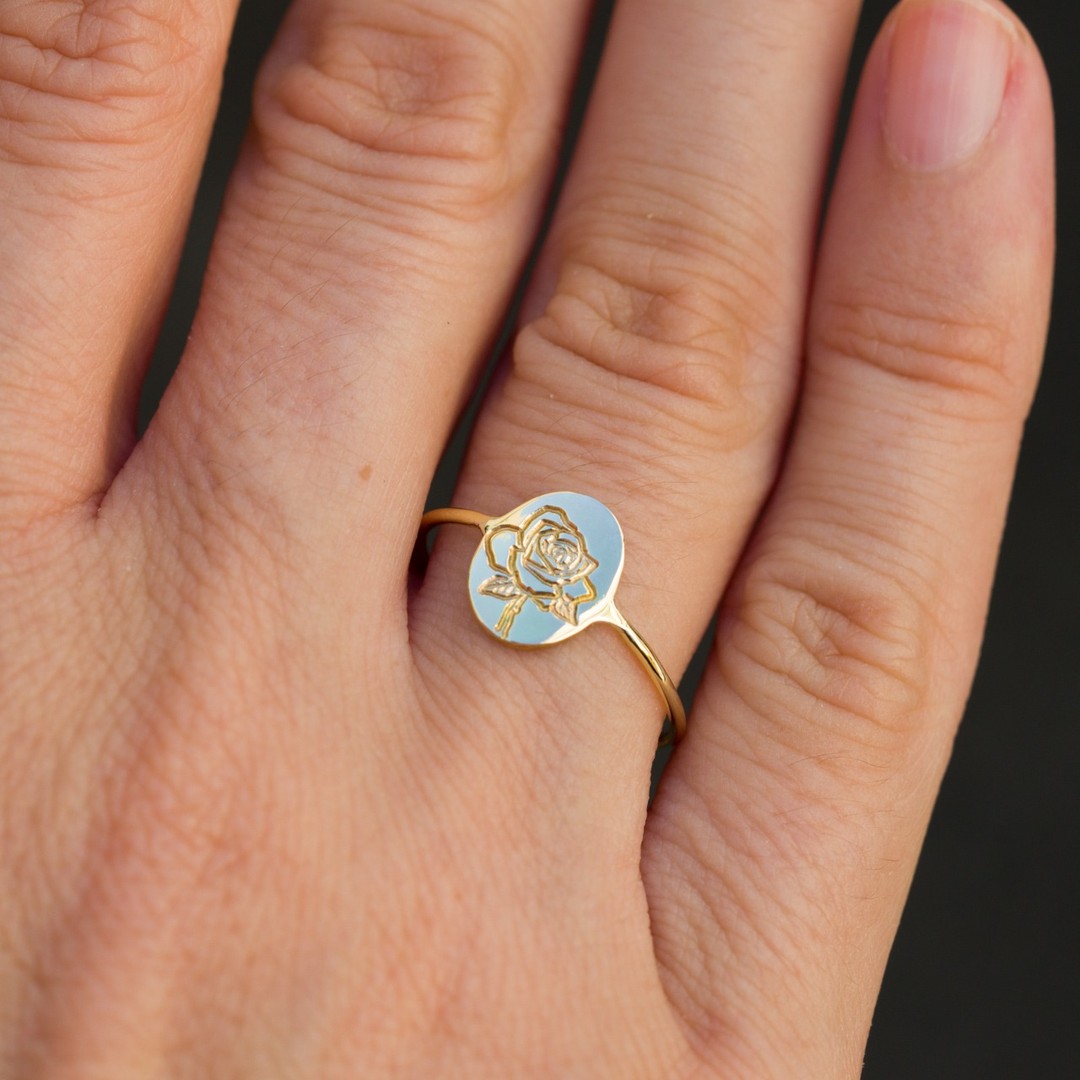 Rose Flower Ring in Oval<br/>
.<br/>
.<br/>
.<br/>
#ianassa #minimaljewelry #greekbrand #silverjewelry #jewelrydesign #jewellery #rose #handcraftedjewelry #flowers