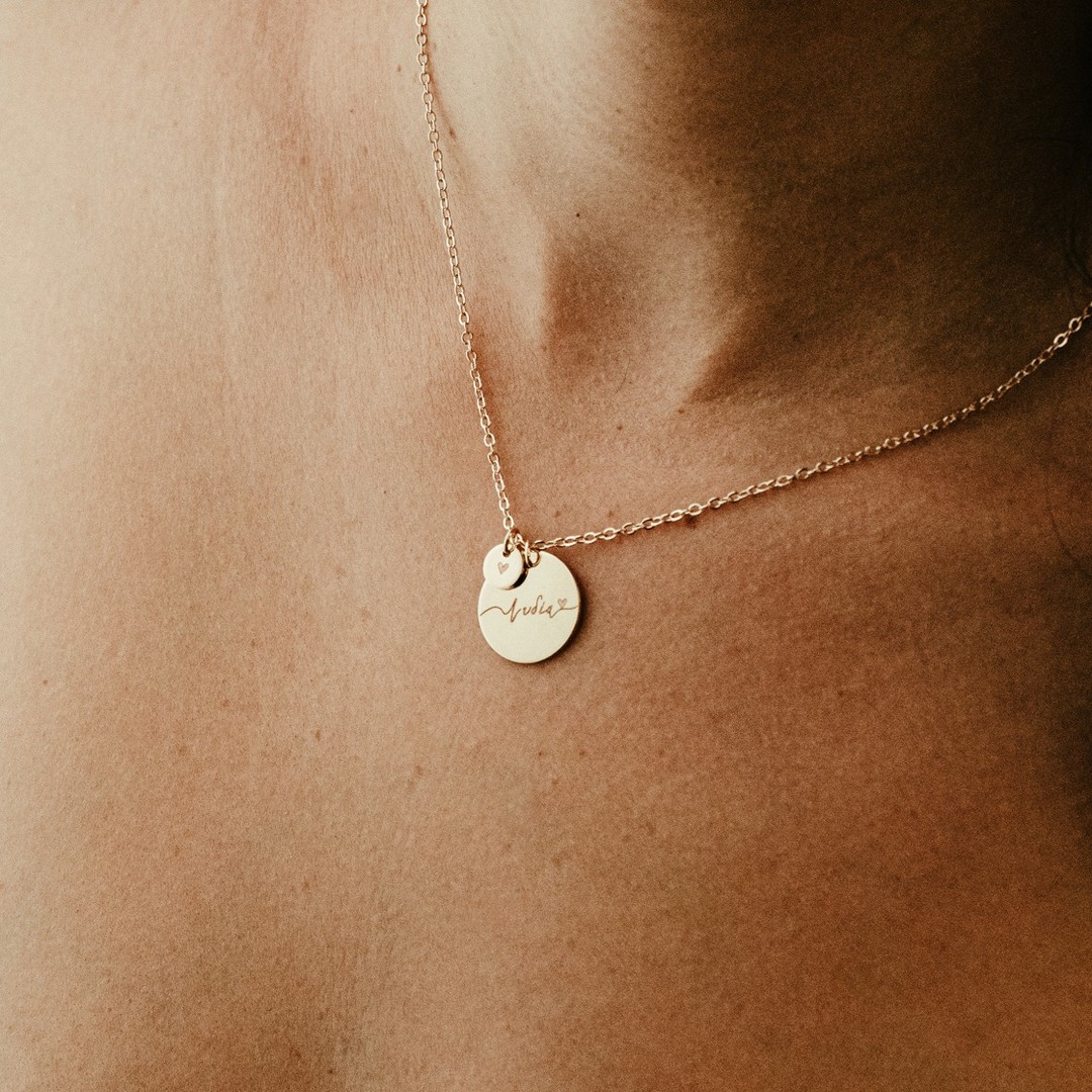 Personalized Necklaces ~ Μπορείς να φτιάξεις το δικό σου μοναδικό κόσμημα, είτε για εσένα ή για δώρο, επιλέγοντας μέσα απο πολλές γραμματοσειρές και illustrations που σου αρέσουν. Διαθέτουμε ποικιλία υλικών απο τα οποία μπορούμε να κατασκευάσουμε, όπως ασήμι 925, ατσάλι, 14K Gold Filled (ένα απο τα καλύτερα υλικά σε αντοχή και ποιότητα μετά το ατόφιο χρυσό). Επισκέψουμε την σελίδα μας ~ ianassa.com ~ για να φτιάξεις το δικό σου, μοναδικό κόσμημα κι εμείς θα στο αποστείλουμε χωρίς επιπλέον έξοδα αποστολής<br/>
.<br/>
.<br/>
.<br/>
#ianassa #greekhandmade #greekjewelry #handmadejewelry #personalized #κολιέ #δώρο #δωρεαν_εξοδα_αποστολης #κολιέχειροποίητο #δωρα #γαμος