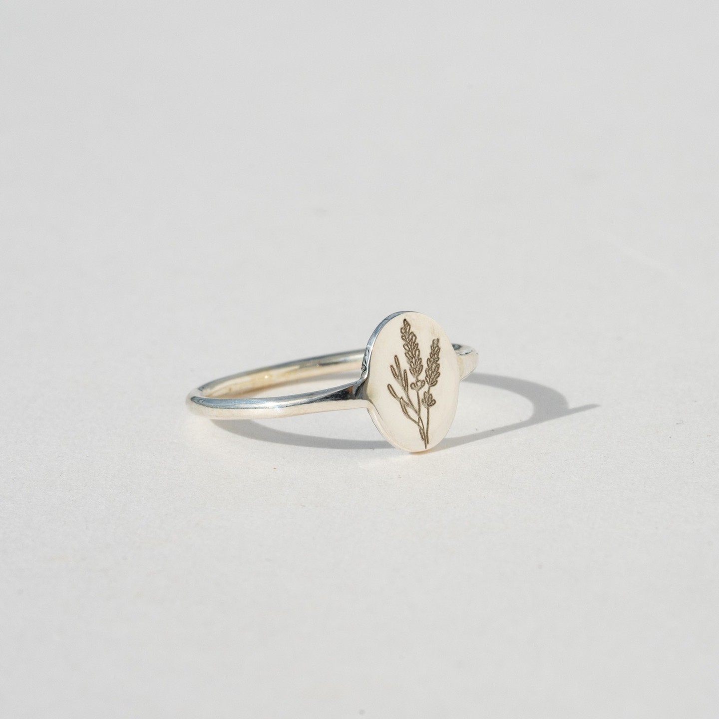 Lavender ~ Sun Silver Rings<br/>
.<br/>
.<br/>
.<br/>
.<br/>
.<br/>
#silverjewelry #handmadejewelry #δαχτυλίδια #greekdesigners #ianassa #lavender #sun #ring #silver #jewelry #jewelrydesigner #δώρο #κοσμηματα #κοσμήματα #ασημένιακοσμήματα #greekjewelry #christmas #christmasgifts #flora #floral #floraldesign