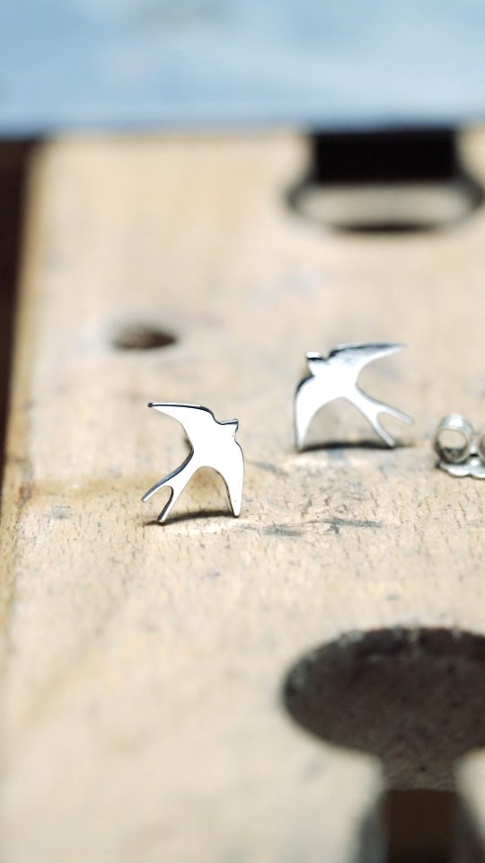 Swallow Earrings<br/>
.<br/>
.<br/>
.<br/>
.<br/>
#handmade #handcraftedjewelry #ianassa #silverjewelry #swallows