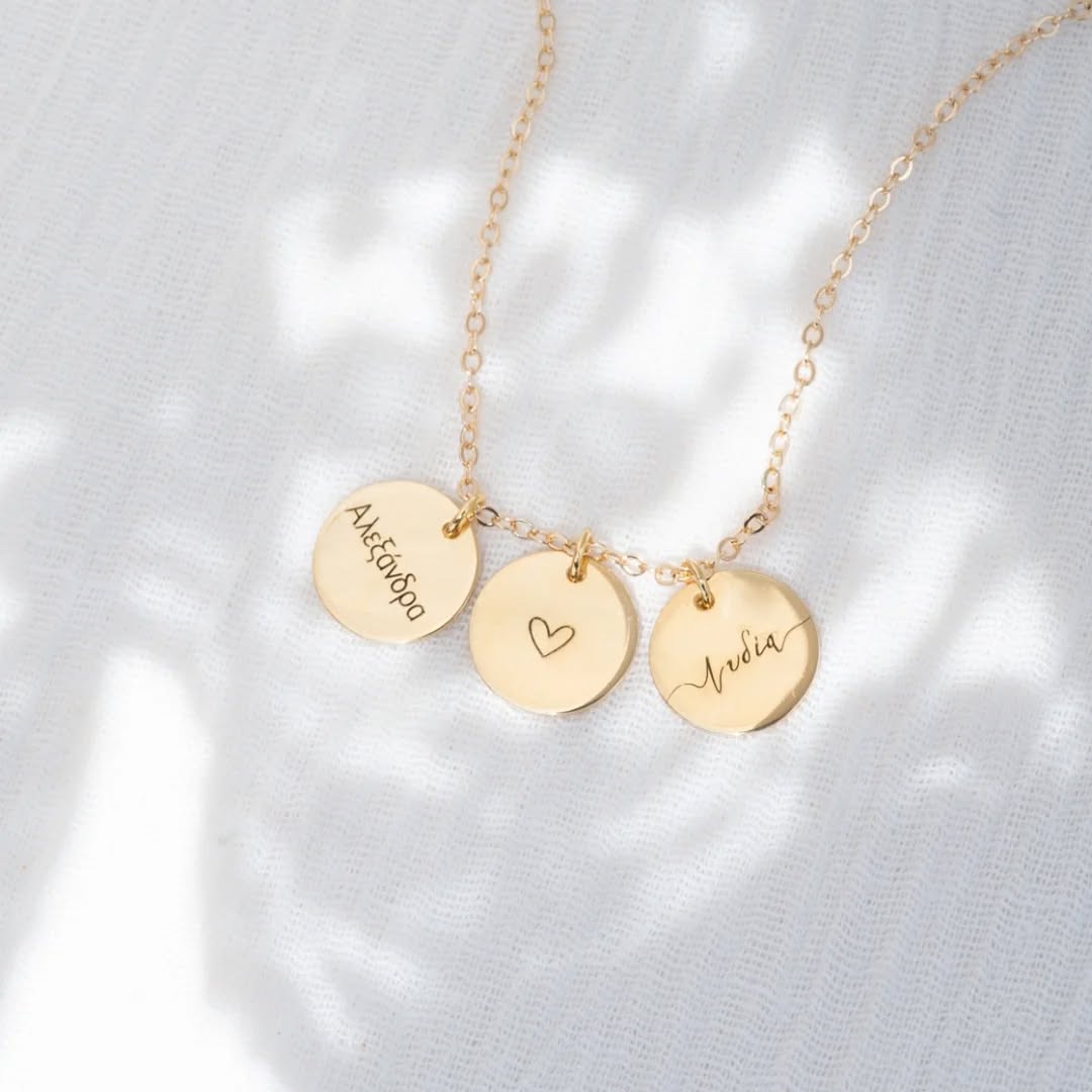 Personalized Custom Pendant<br/>
.<br/>
.<br/>
.<br/>
.<br/>
.<br/>
#ianassa #necklace #personalizados #personalized #handmade<br/>
#handcrafted #customjewelry #pendant #giftideas #giftforher<br/>
#giftformom